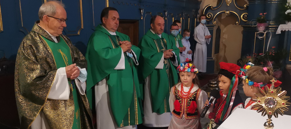 Podziękowanie ks. Stanisławowi Szałdzie za 27 lat proboszczowania